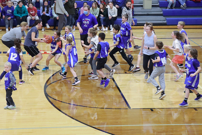 Elementary students storm the court
