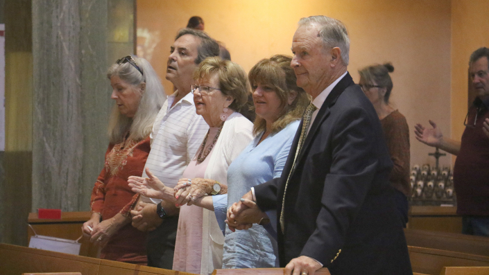 4 family in pew
